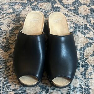 Dansko Ravyn Black Leather Peep Toe Mule Clogs Size EU 39 US 8.5 Comfort